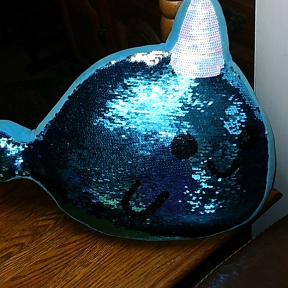 Sequin  whale pillow - Picture 1 of 6
